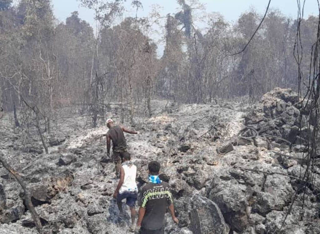 Wildfires devastate PNG island